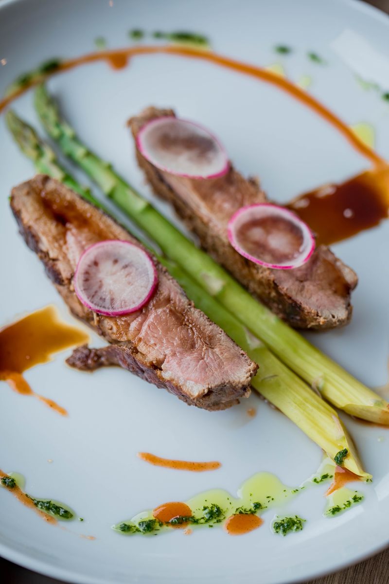 Spargelgericht mit Sauce